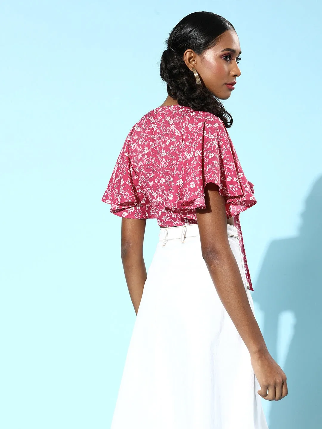 Berrylush Women Pink & White Floral Printed V-Neck Tie-Up Front Blouson Crop Top