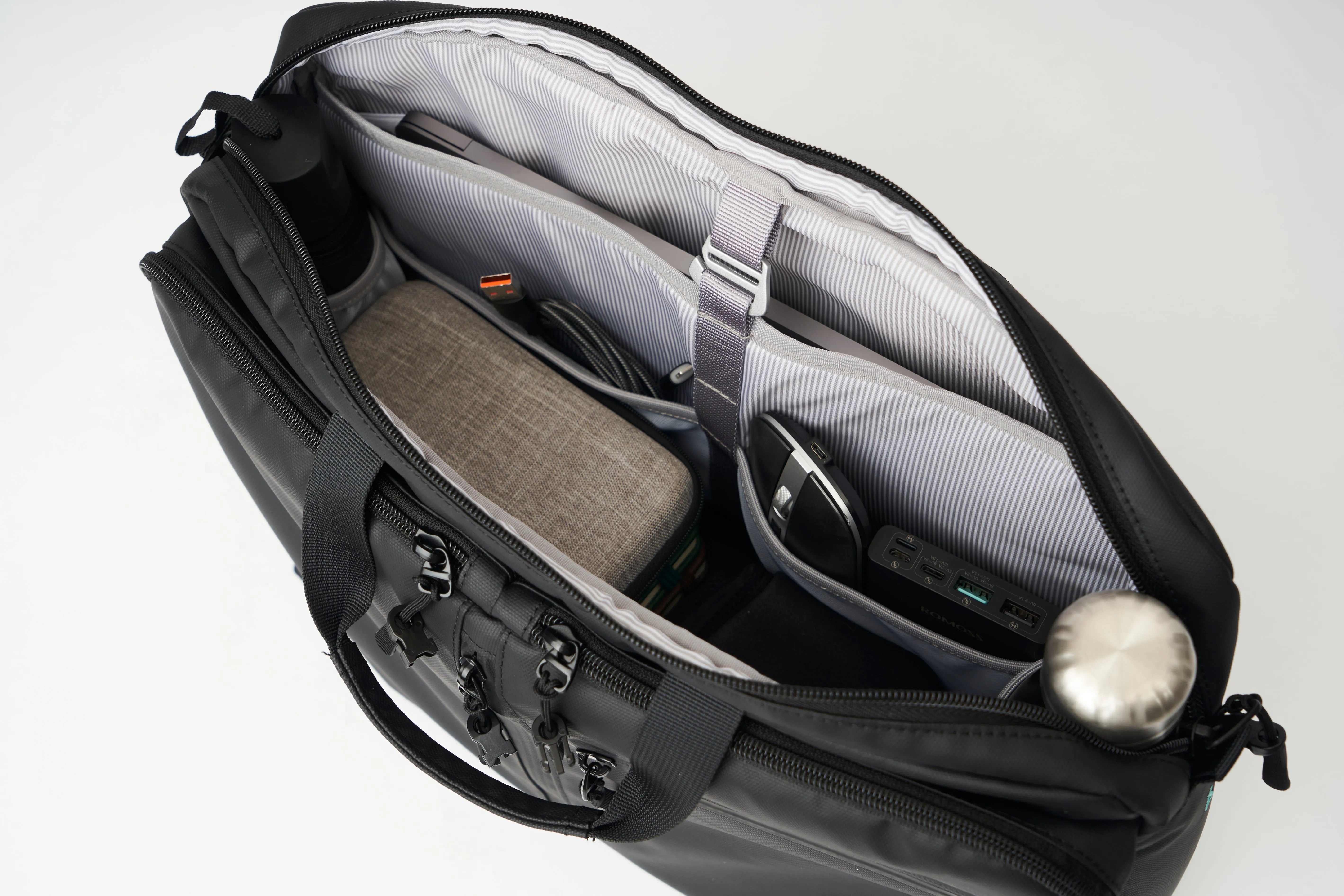 Cecil Trackies Briefcase 17L - Stealth Bomber Edition